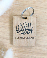 dekorativ nøglering i egefiner med alhamdulillah kalligrafi