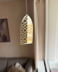 Al-Aqsa inspireret ophæng i guld spejlakryl med geometrisk mønster