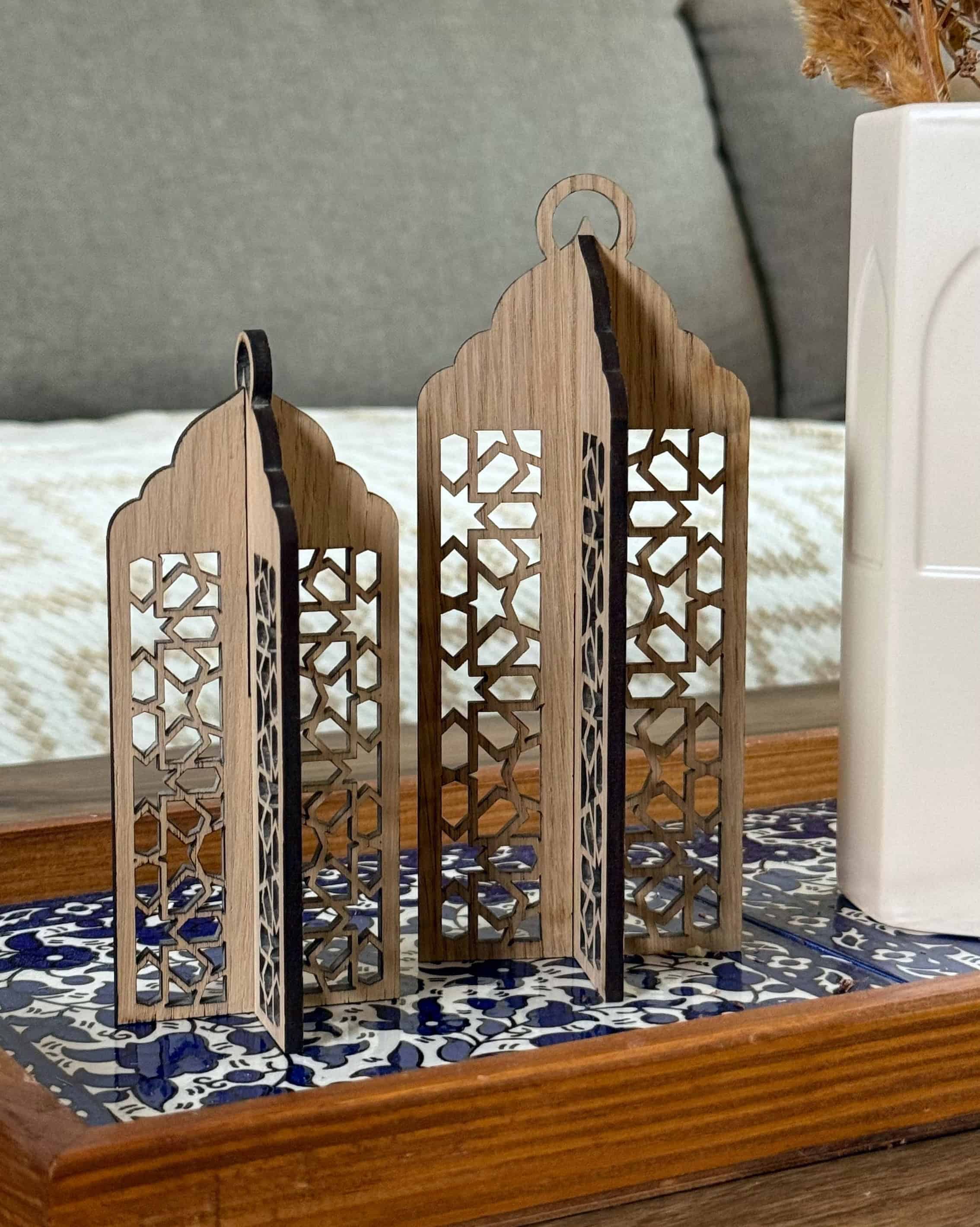 Dekorative lanterner i træ med geometrisk mønster til Ramadan og Eid