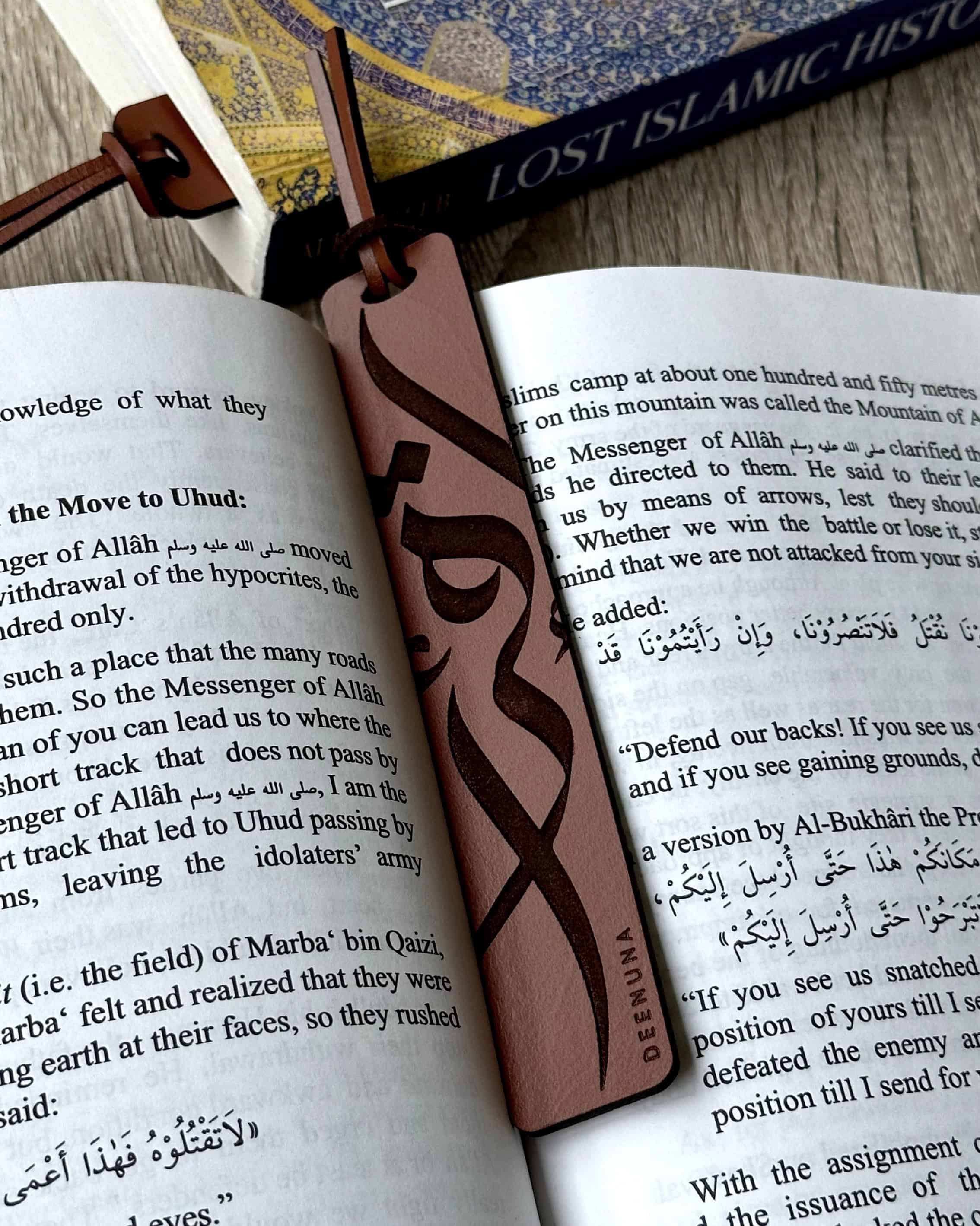 Iqra bogmærke i træ med arabisk kalligrafi til Koranen, hadith og andet