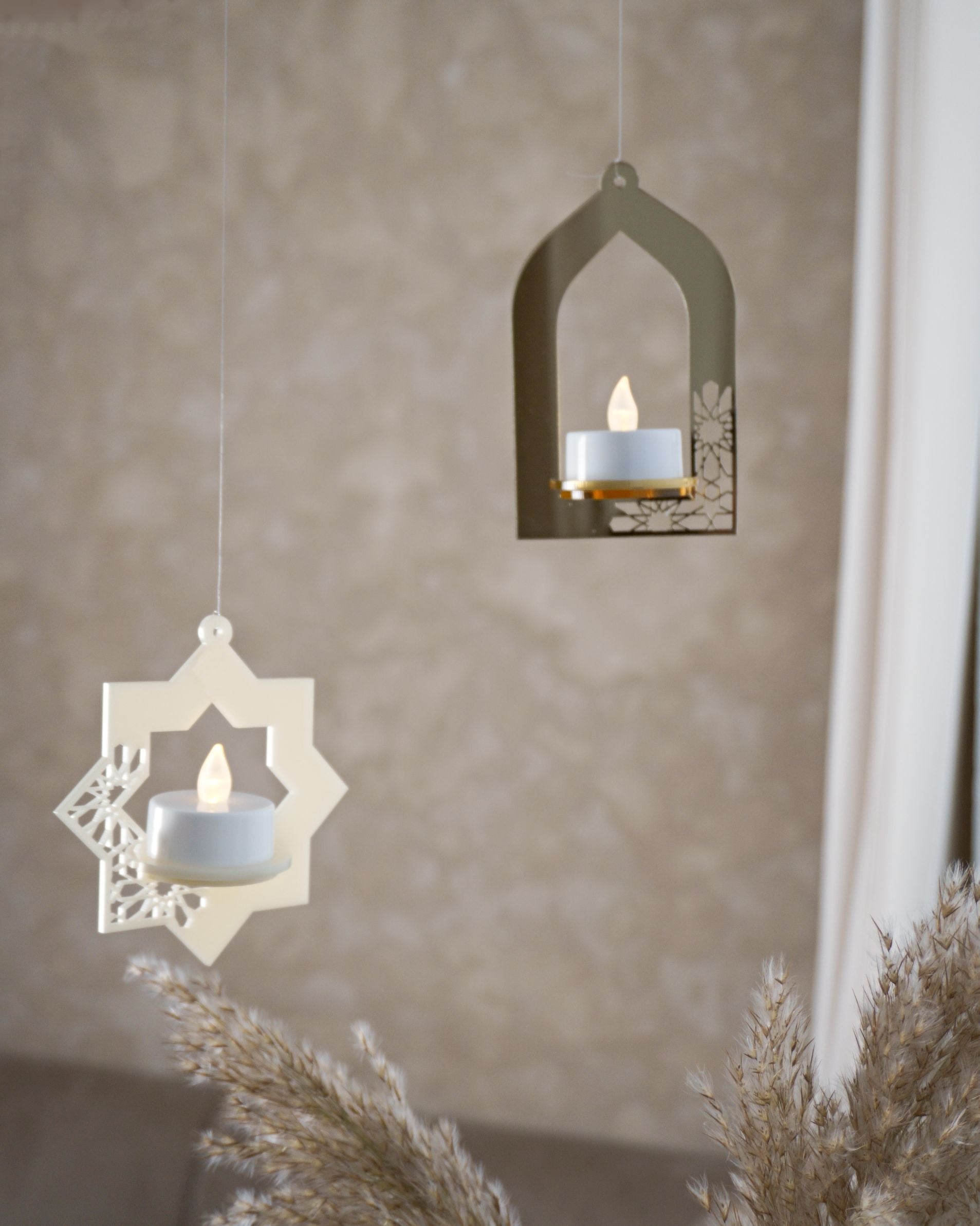 dekorativ væg- eller lysdekoration med islamisk inspireret design i spejlakryl og akryl