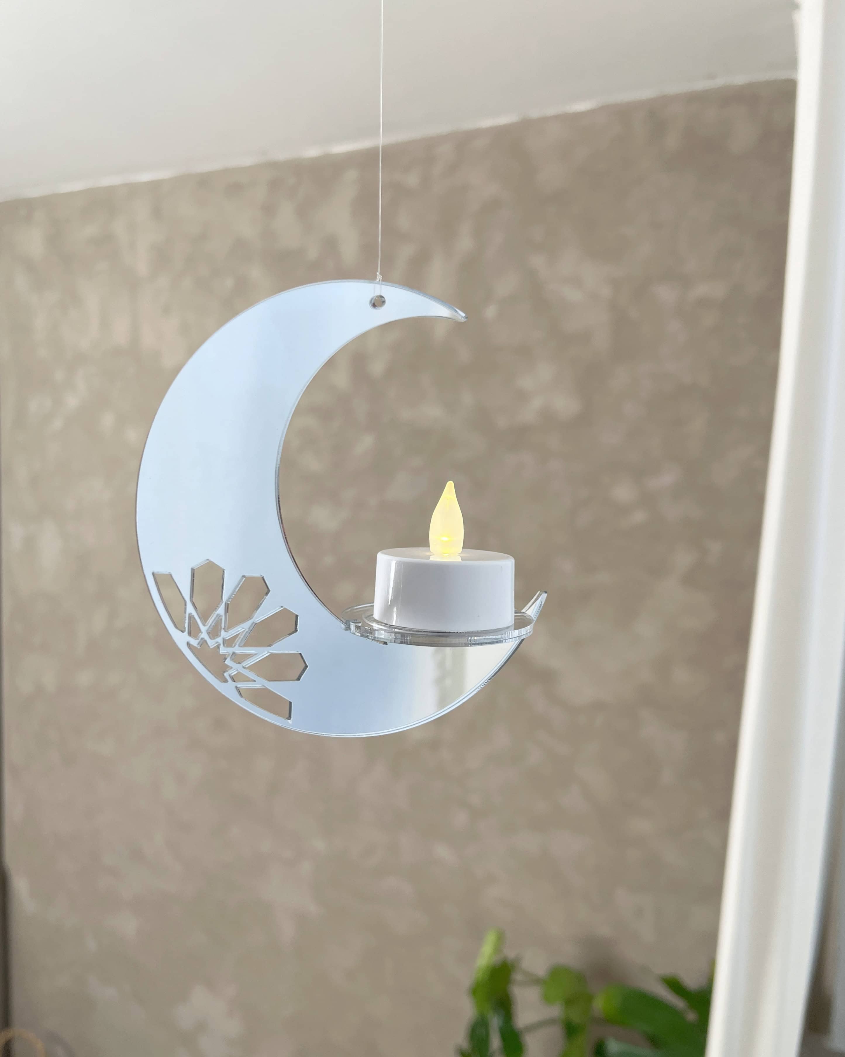 Moon Light i sølv spejlakryl med LED-lys som hængende måne dekoration