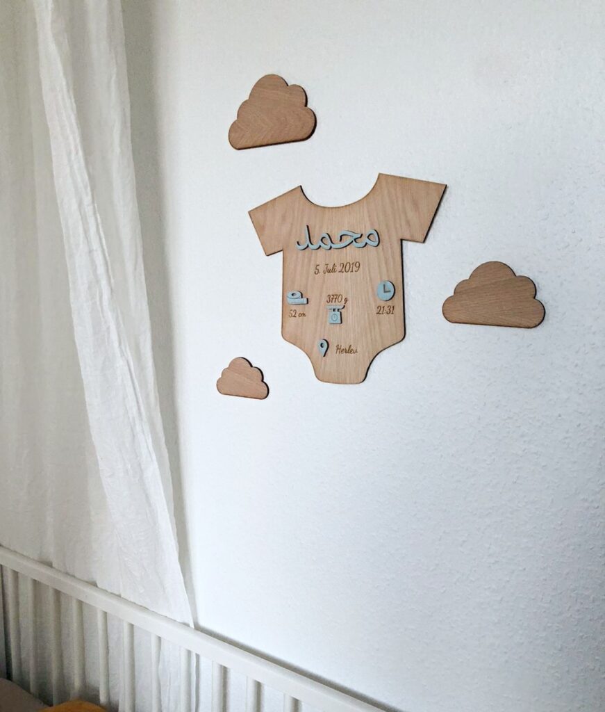 personlig födelseskylt för barneværelset i poppel- eller egefiner
