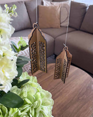 Geometriske lanterner i egefinér som Ramadan dekoration i hjemmet