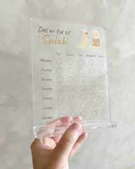 Salah Tracker til børn hvor dagens fem bønner kan markeres med whiteboardtusch