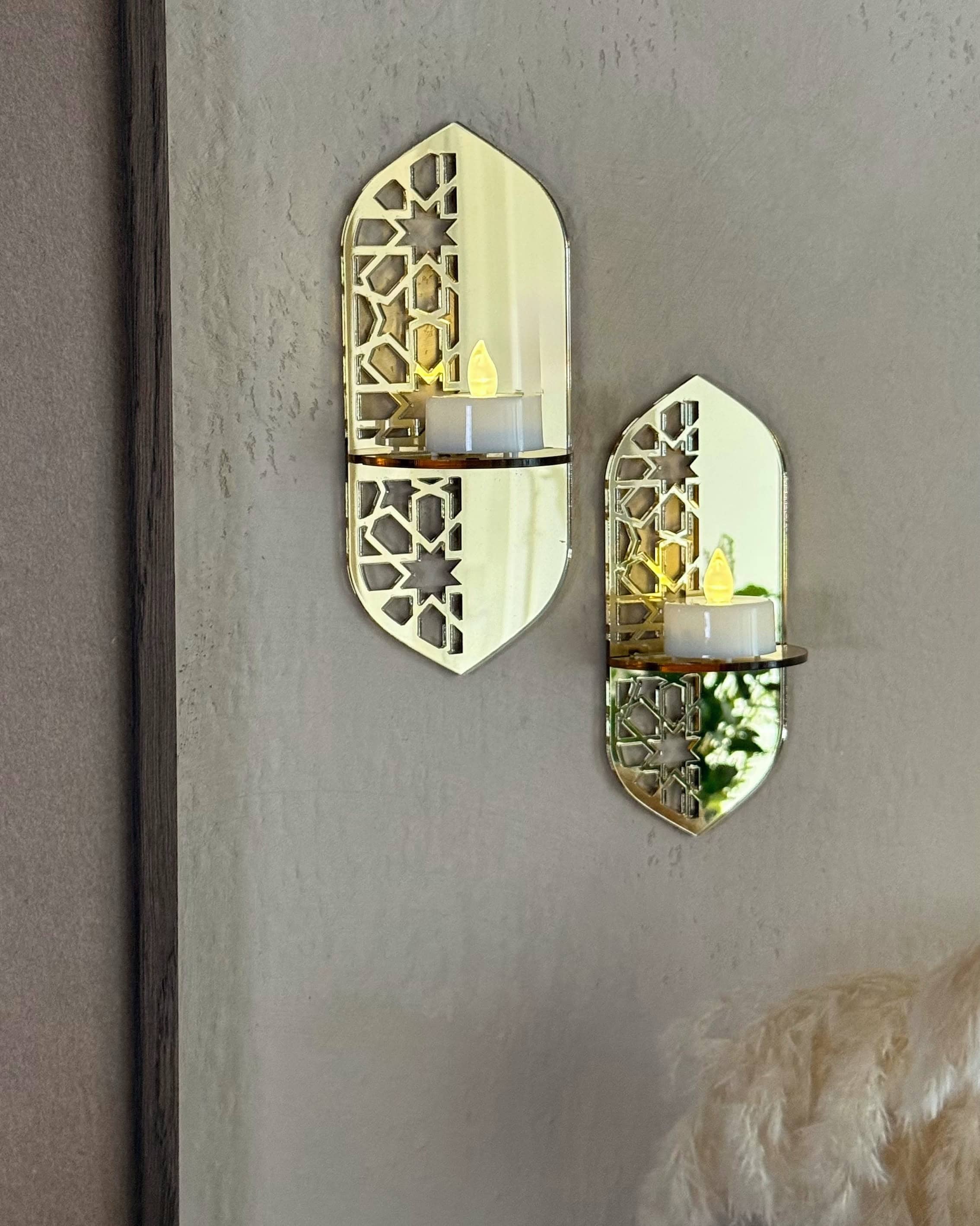 Wall Light Exclusive væglampe i guld spejlakryl med geometrisk mønster og LED-lys